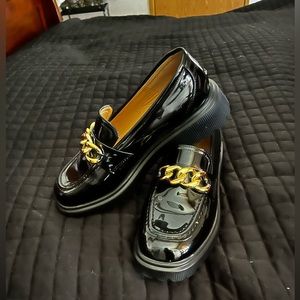 Womens size 91/2 wide patent leather loafers
